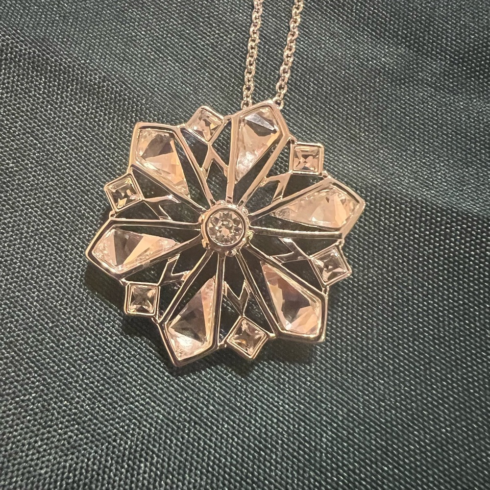 Pendant necklace with touchstone Swarovski crystals 18” with and 2” extension